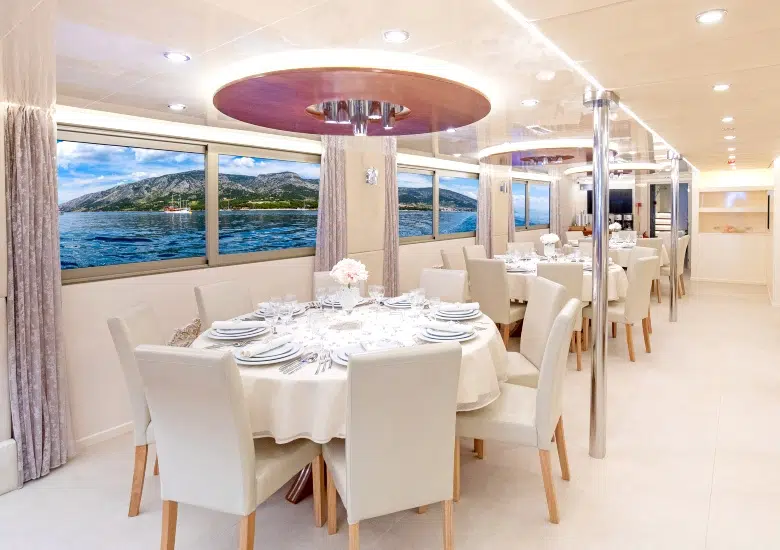 MV Bellissima right image