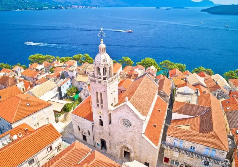 1. Wander the Old Town right image