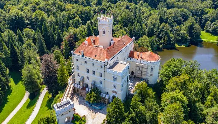 Visit Castles in Trakoscan and Varazdin left image