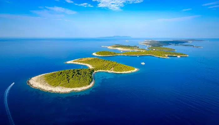 Sail Around the Pakleni Islands left image