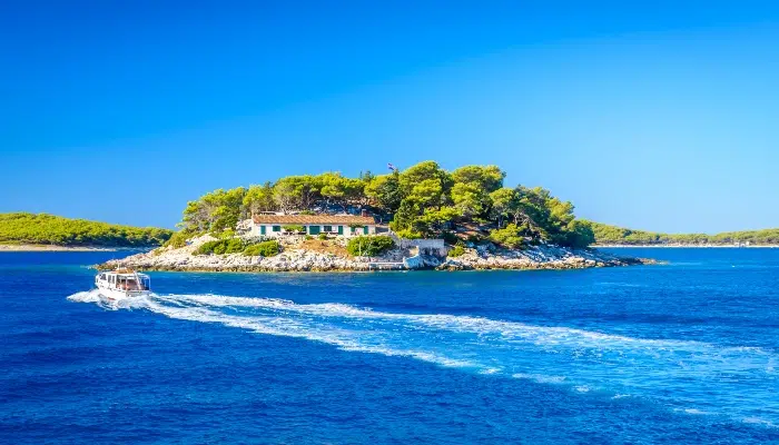Sail Around the Pakleni Islands right image