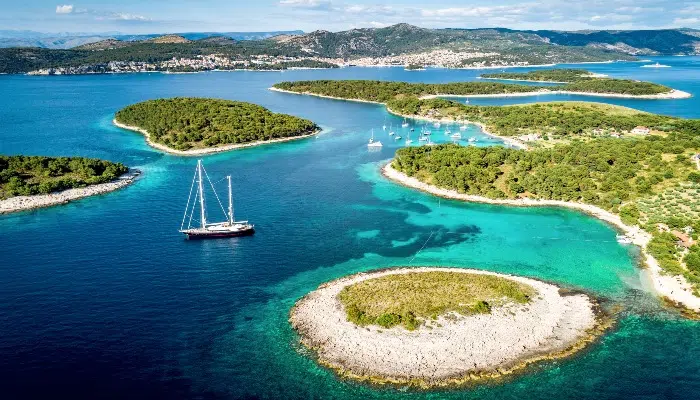 Private Yacht Charter right image