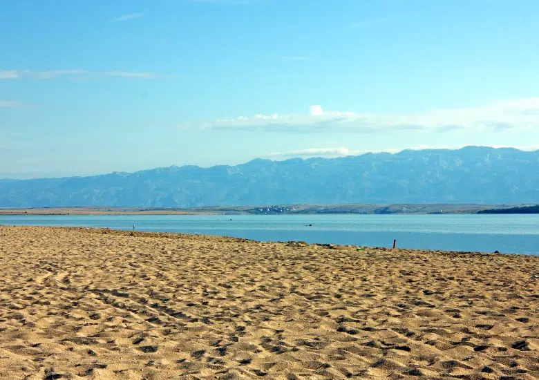 Queen’s Beach, Nin right image