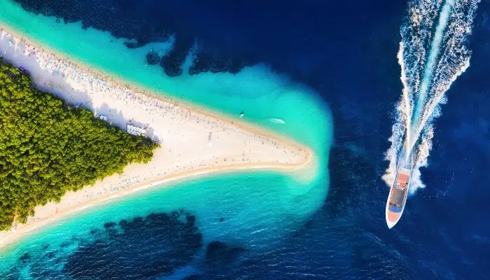 Zlatni Rat Beach right image