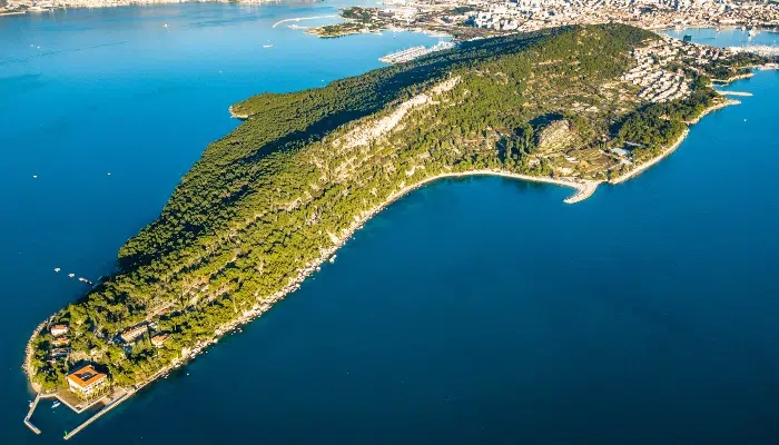 Jezinac Beach & Kastelet Beach left image