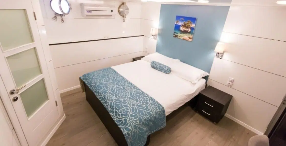 Admiral lower deck cabin