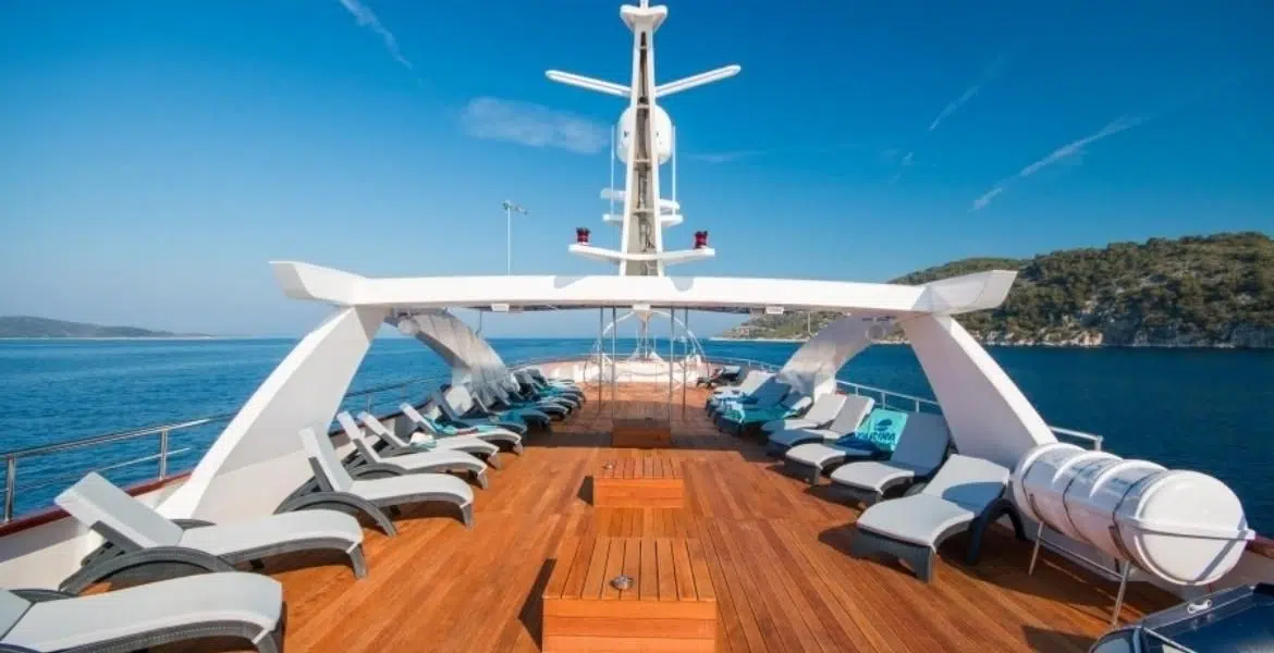 Admiral sun deck
