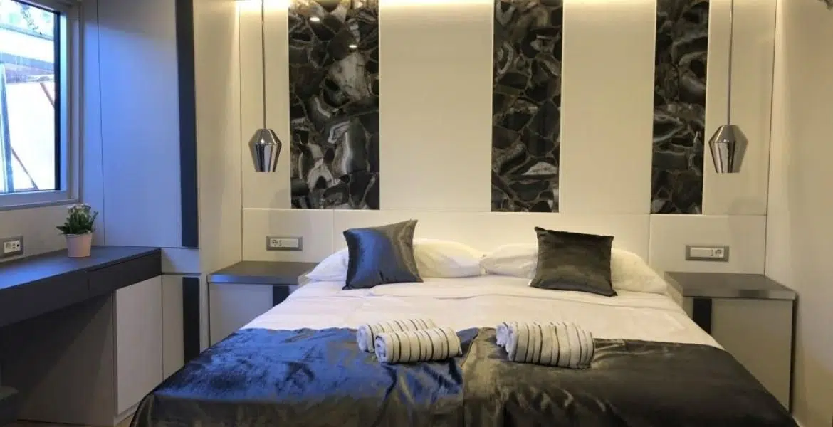 Aurelia main cabin