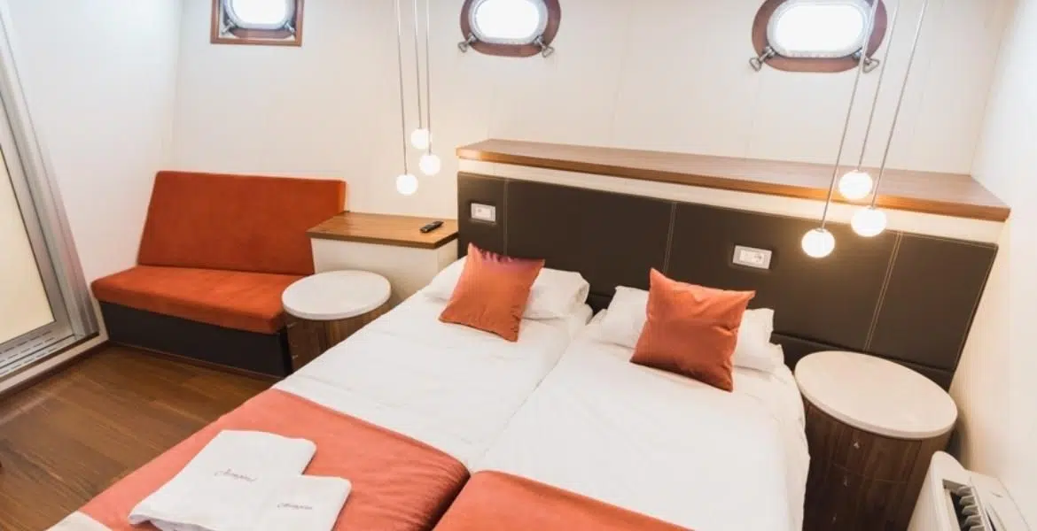 Avangard lower deck cabin