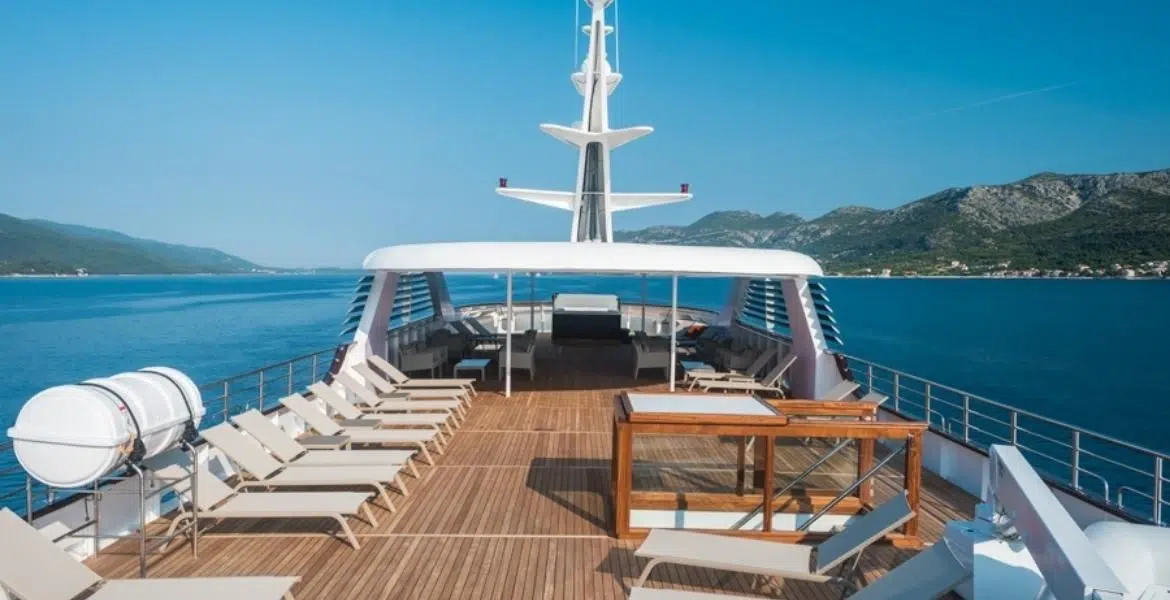 Avangard sun deck