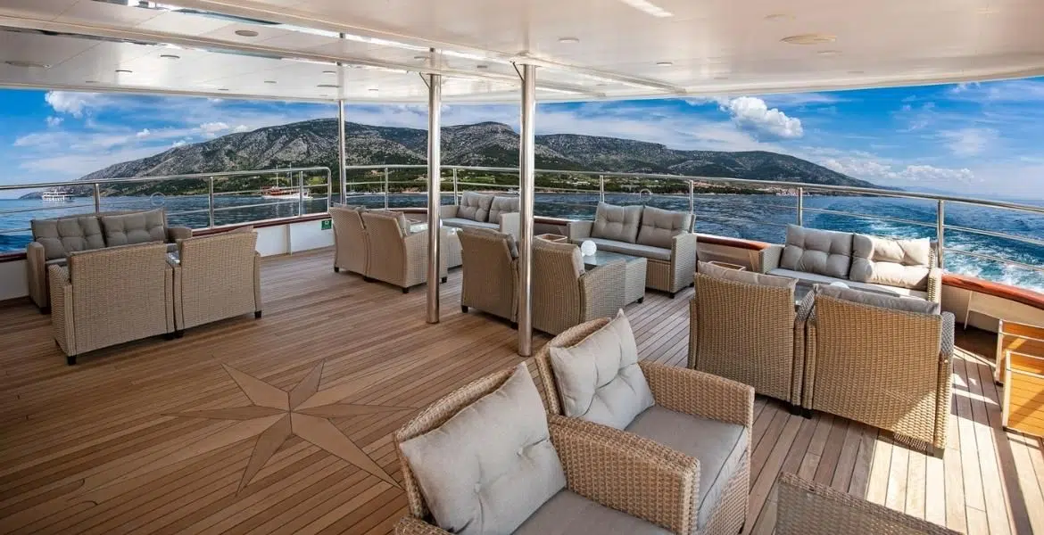 Bellissima Lounge area