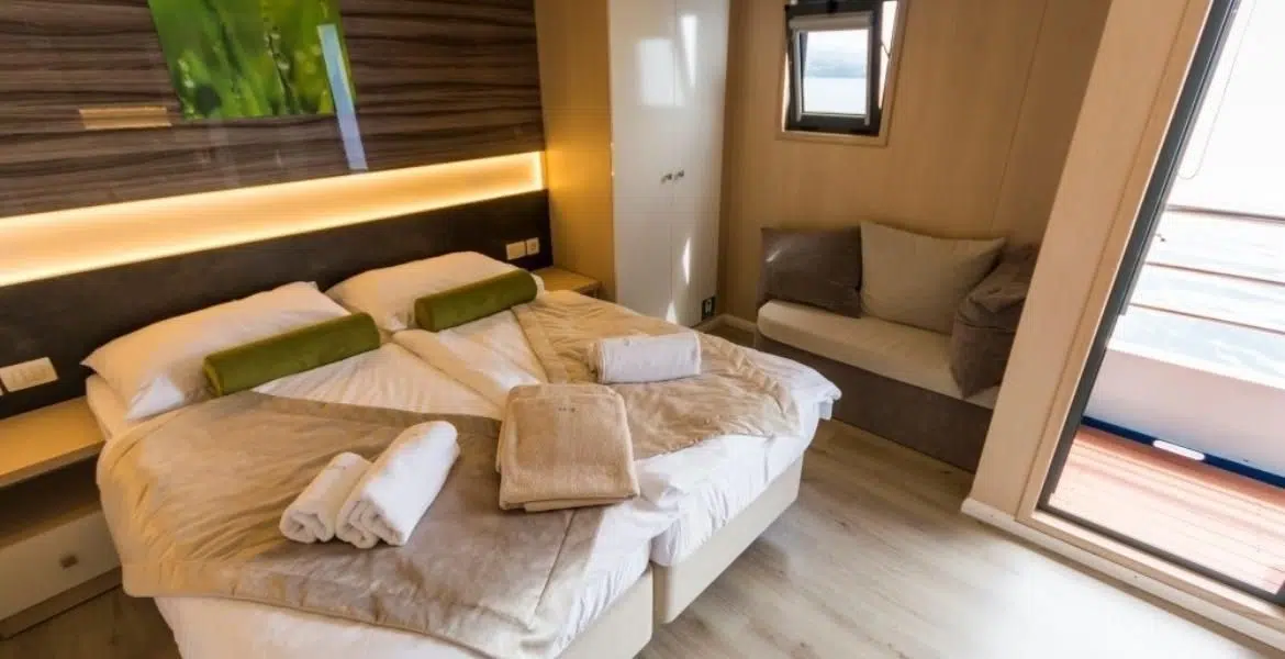 Infinity Main deck cabin