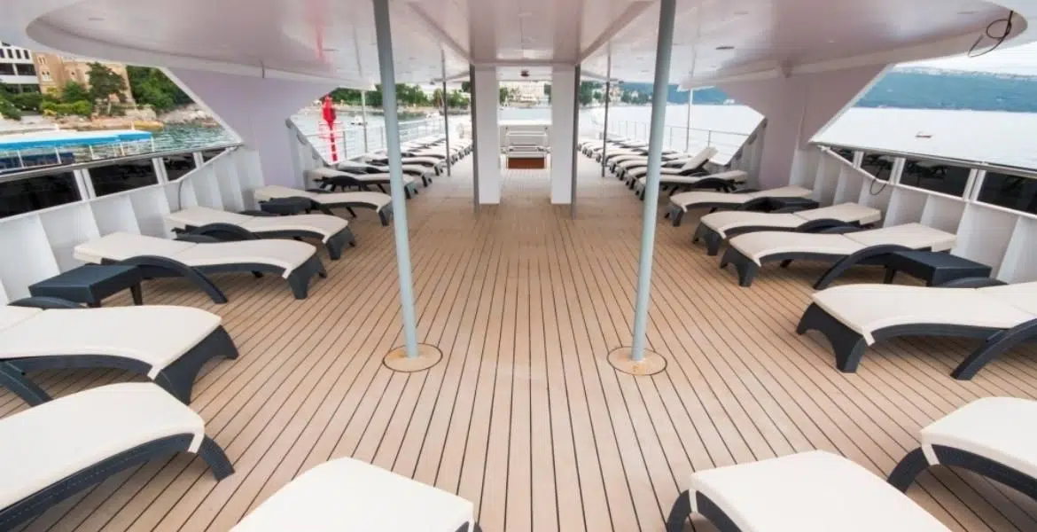 Infinity Sundeck