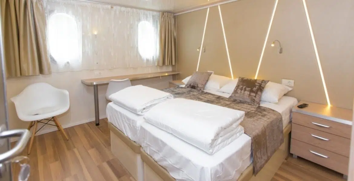 Maritimo Main deck cabin
