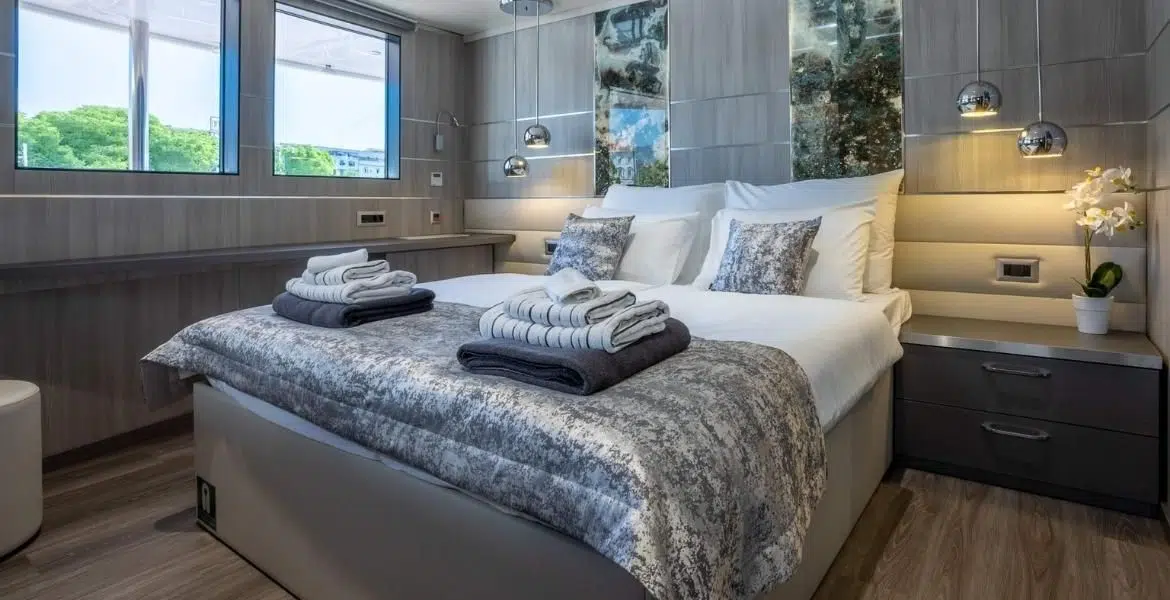 Oscar main deck VIP cabin