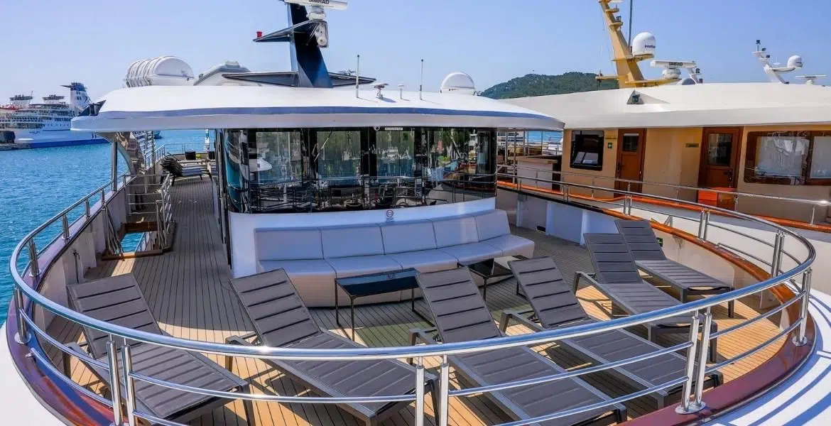 Oscar sun deck