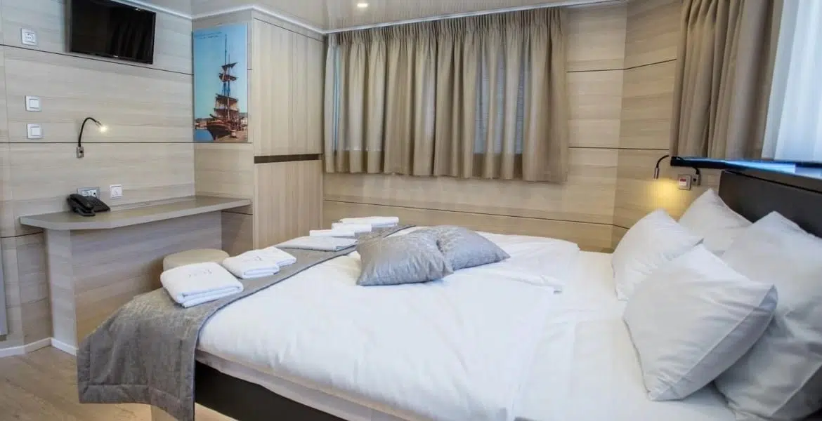 MS Desire Main deck cabin