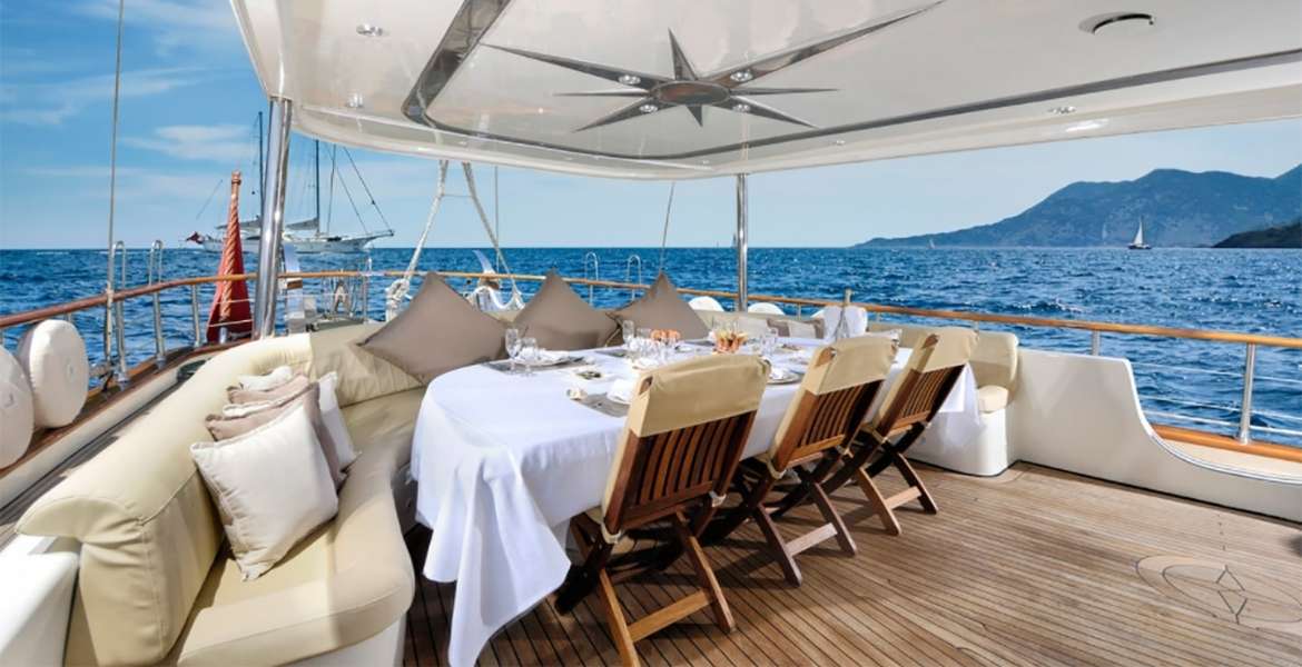 Alessandro I Outdoor Dining