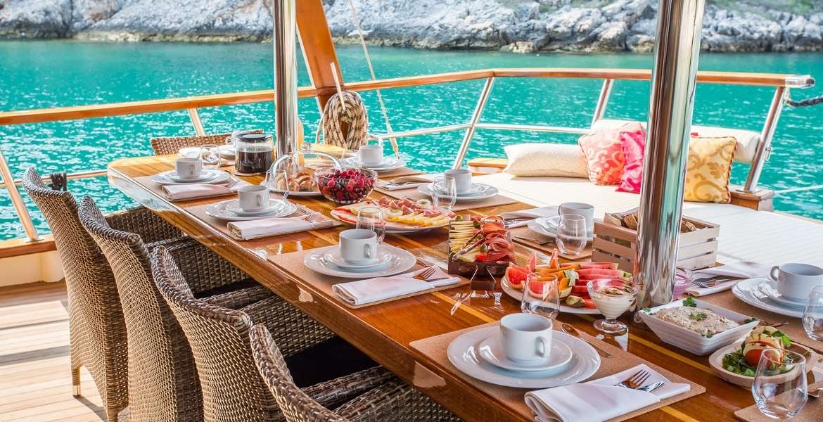 Altair Outdoor Dining