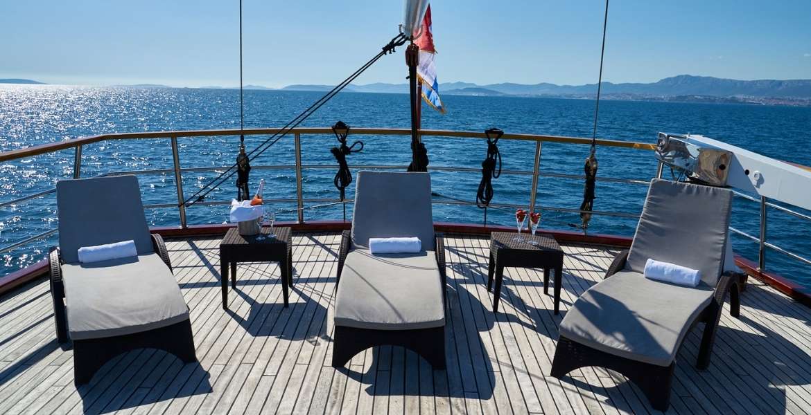 Cataleya Outdoor Seating