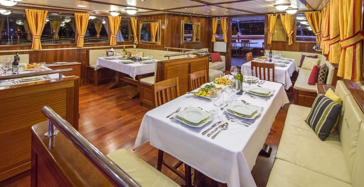 Cesarica Indoor Dining