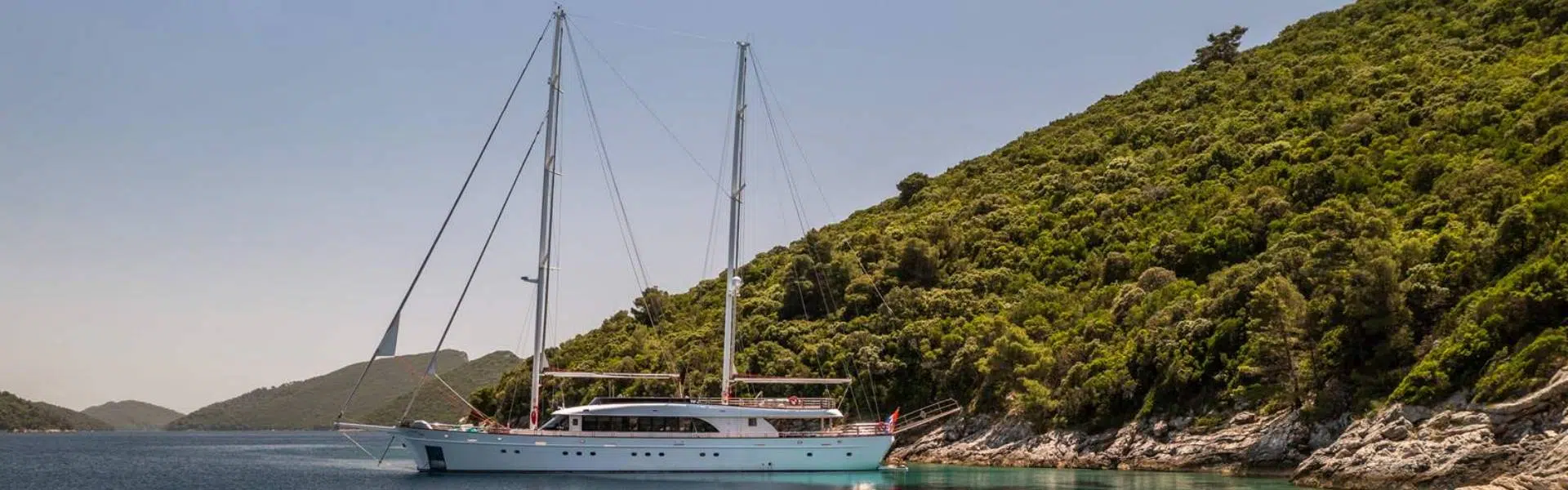 Desktop Love Story Yacht