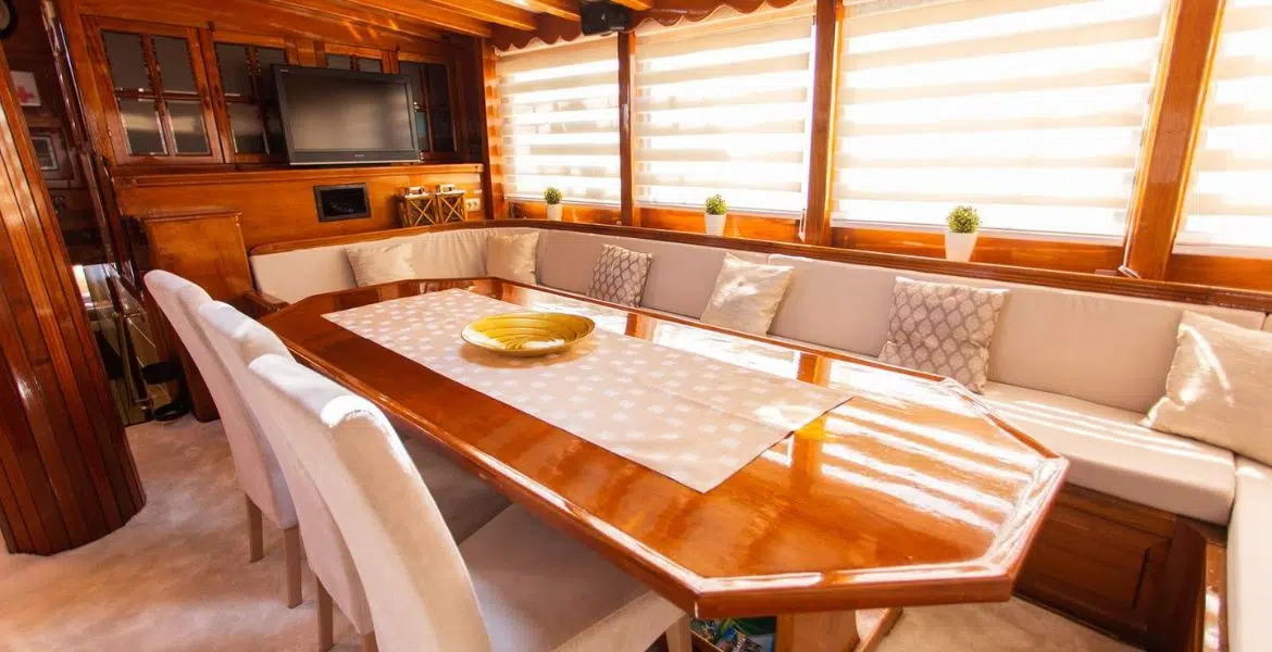 Gulet Lauran Inside Seating