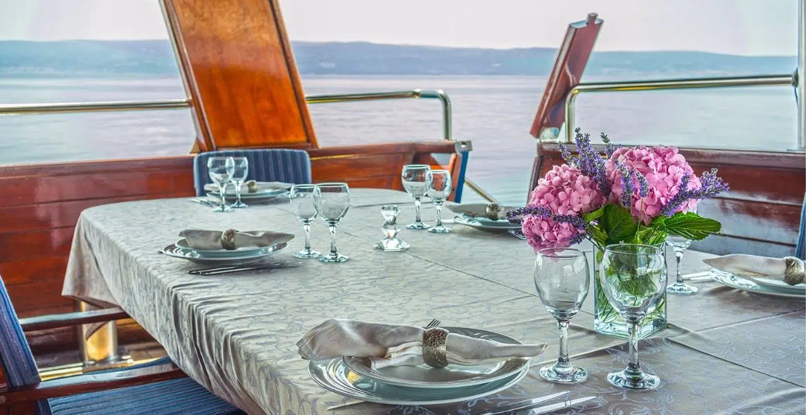 Gulet Luna Dining