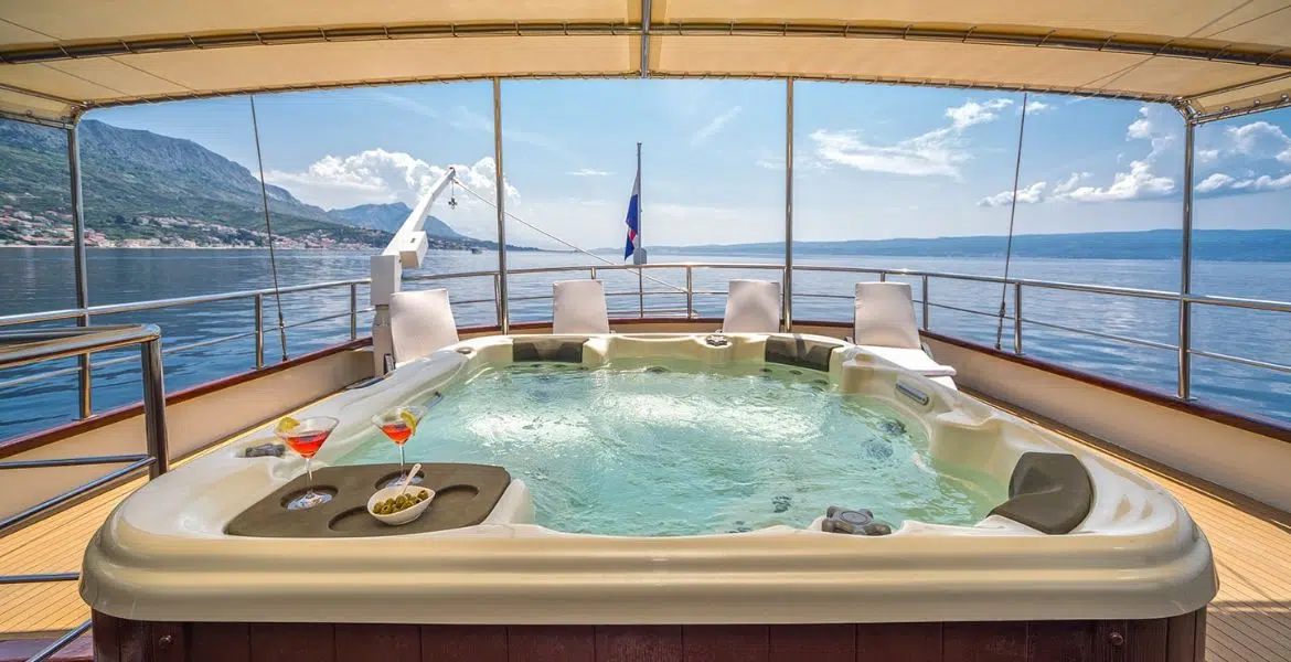 Gulet Luna Jacuzzi