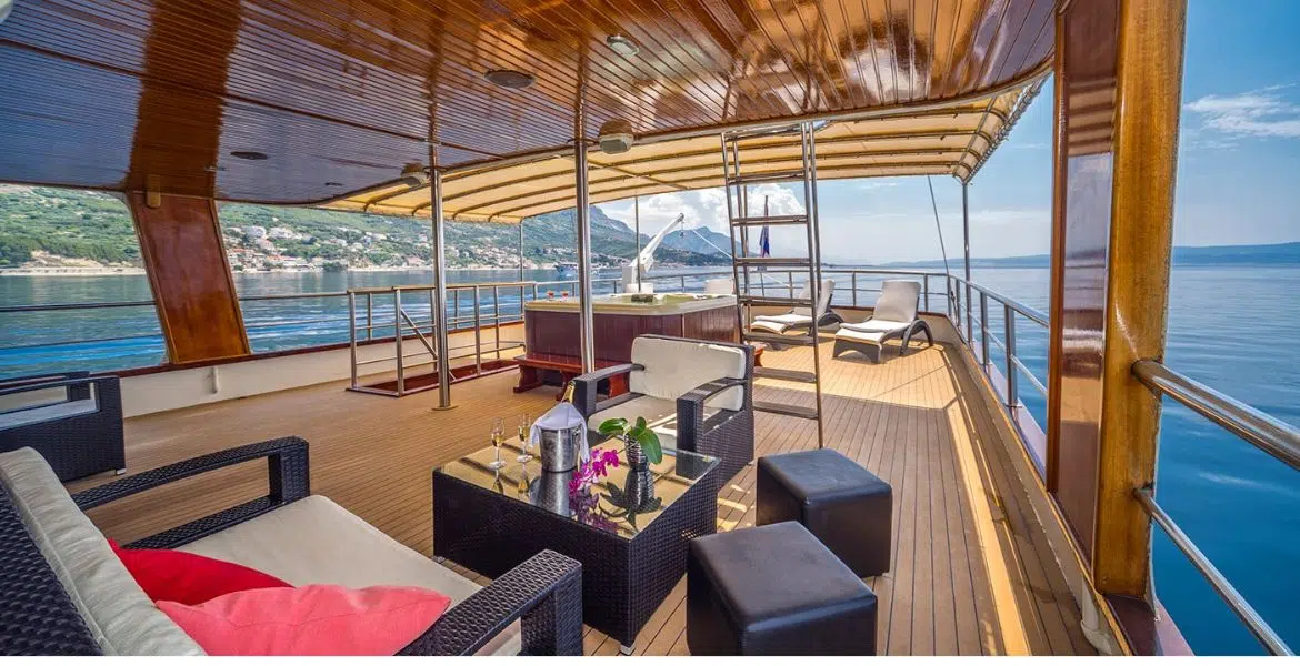Gulet Luna Lounge Area
