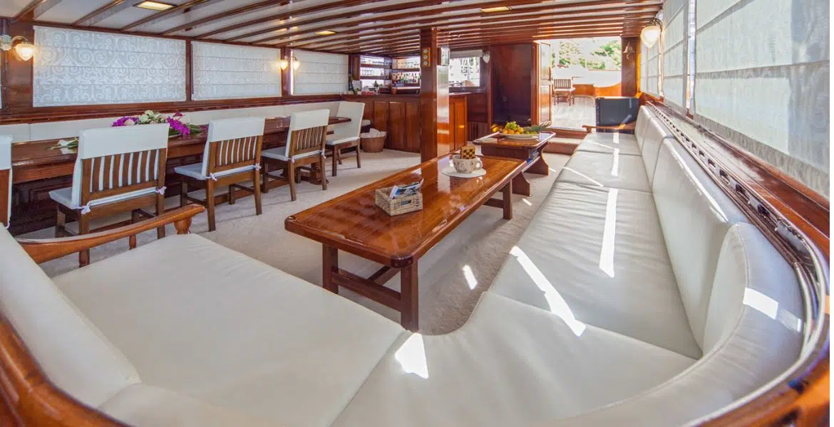 Gulet Stella Maris Indoor Seating