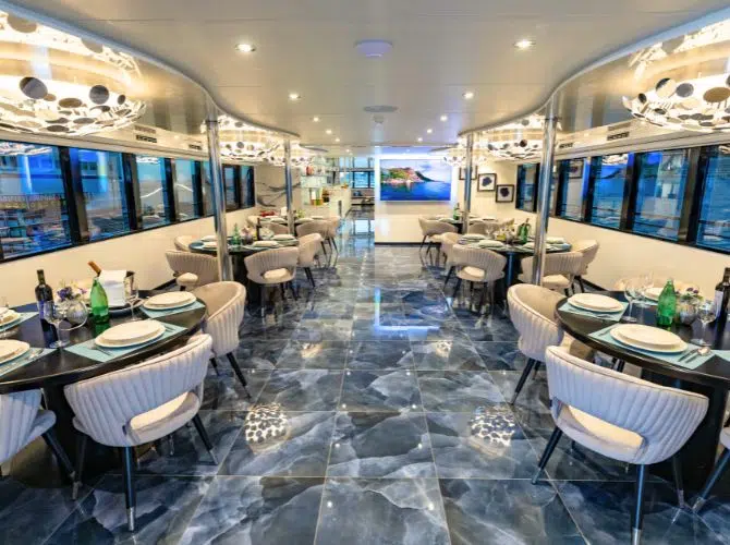 MS Phoenix Restaurant