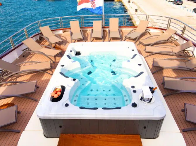 MS Phoenix Sun Deck