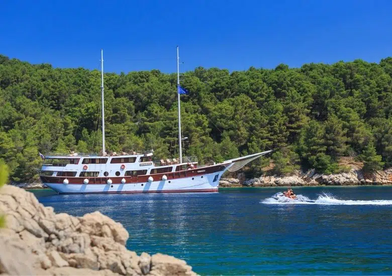 Mobile Cesarica Motor Yacht