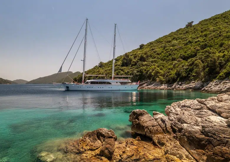 Mobile Love Story Yacht