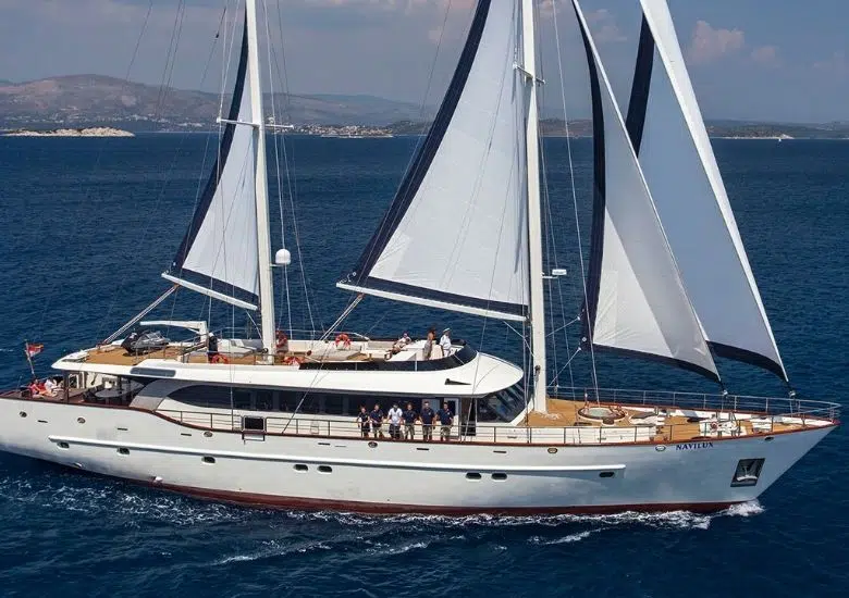 Mobile Navilux Yacht