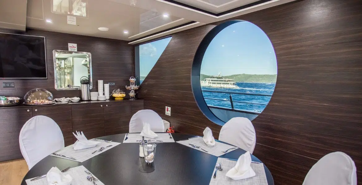 MS Adriatic Queen dining area