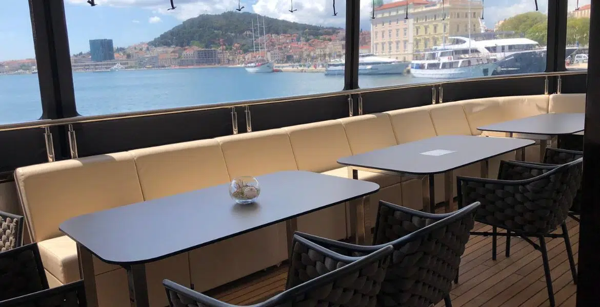 MS Zeus Covered Seating