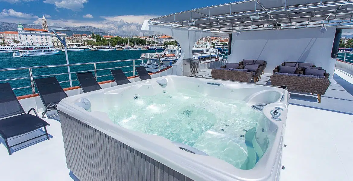 MV My Way Jacuzzi & Sun Deck