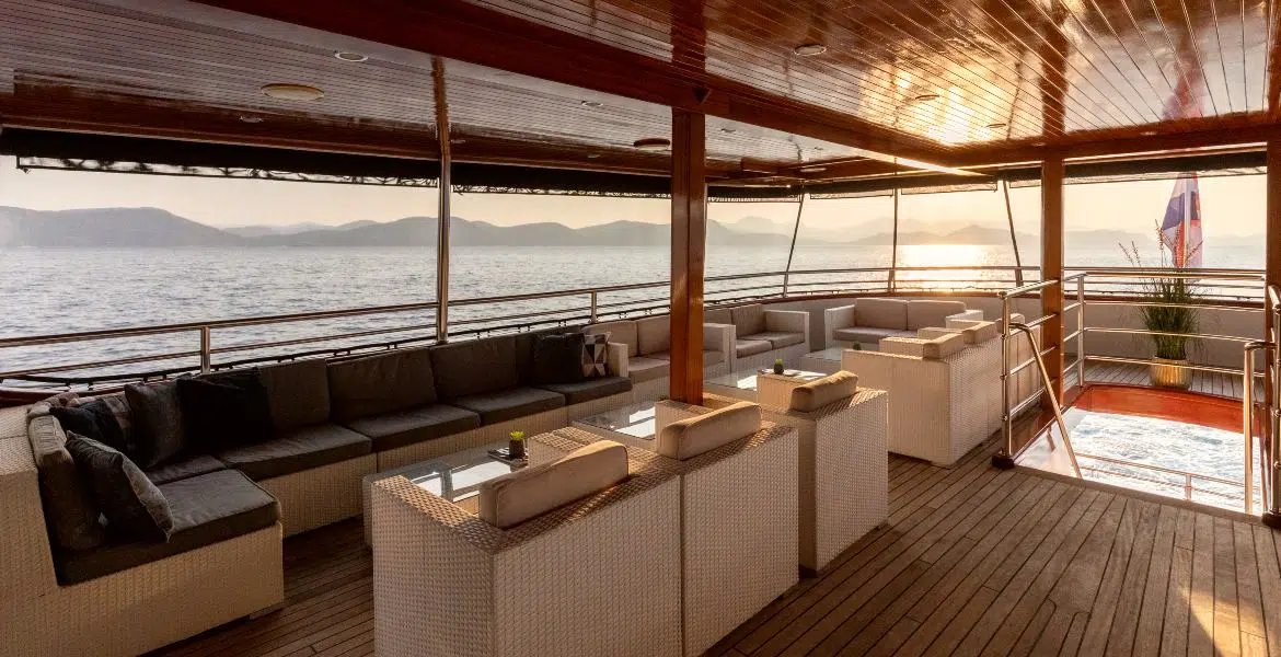 Adris lower deck