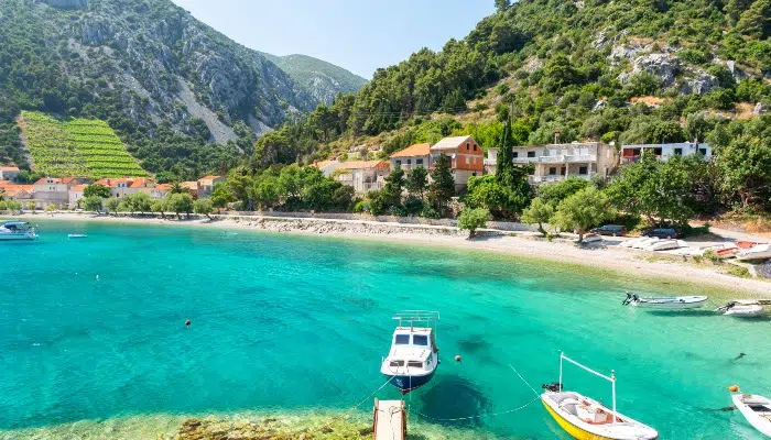 Glorious Climate: Croatia vs Greece right image