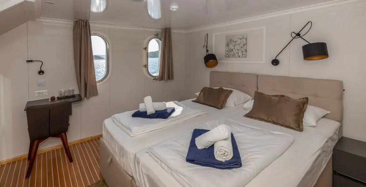 Arca Main Deck Cabin