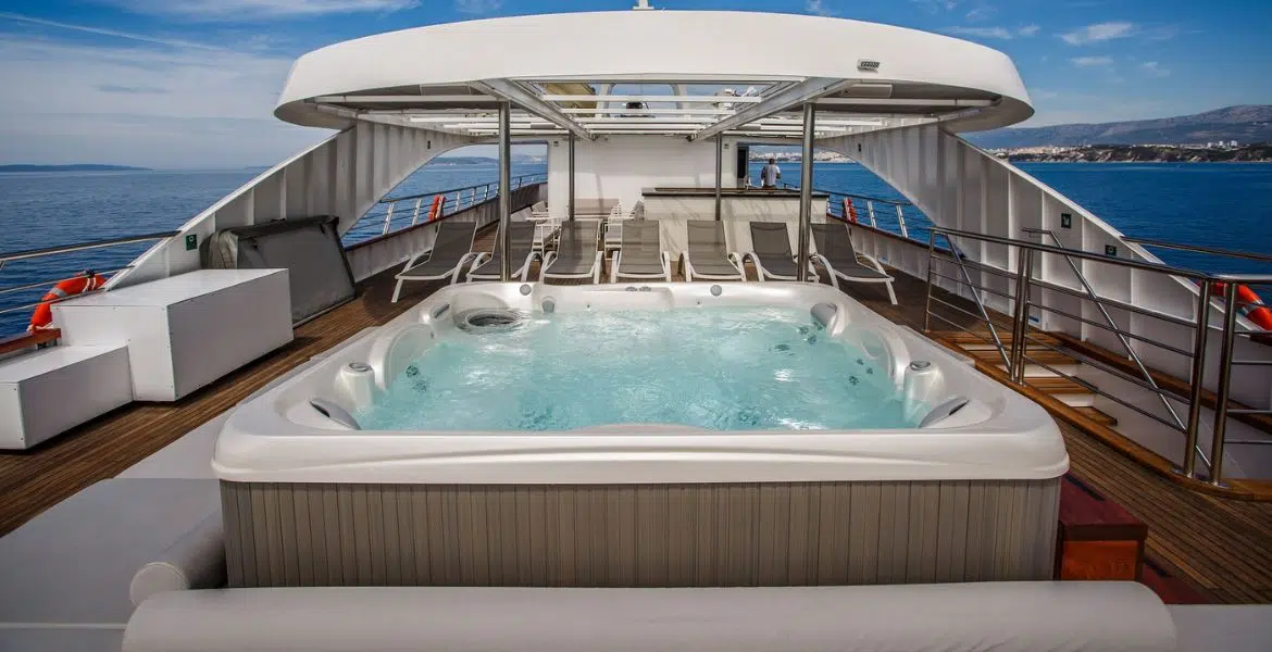 Ban Jacuzzi