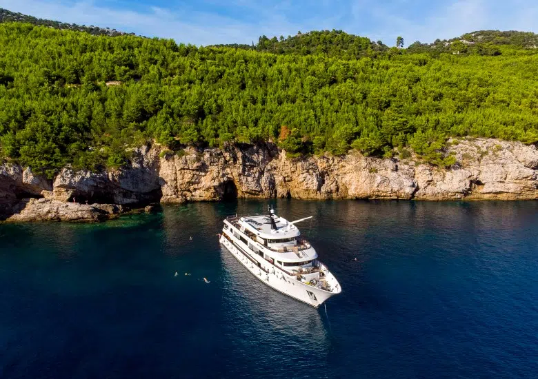 When is the Croatia cruising season? right image