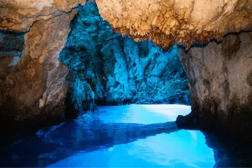 VIS - BLUE CAVE - HVAR