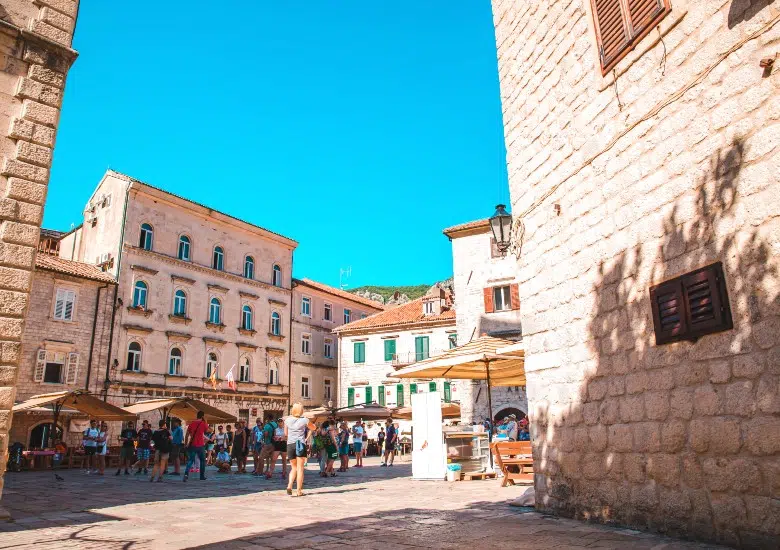 Montenegro right image
