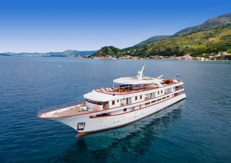 MV Bellissima left image