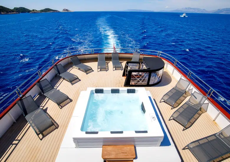 When is the Croatia cruising season? left image