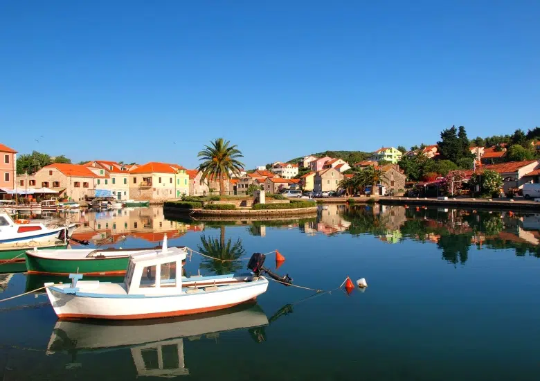 Explore Vrboska left image