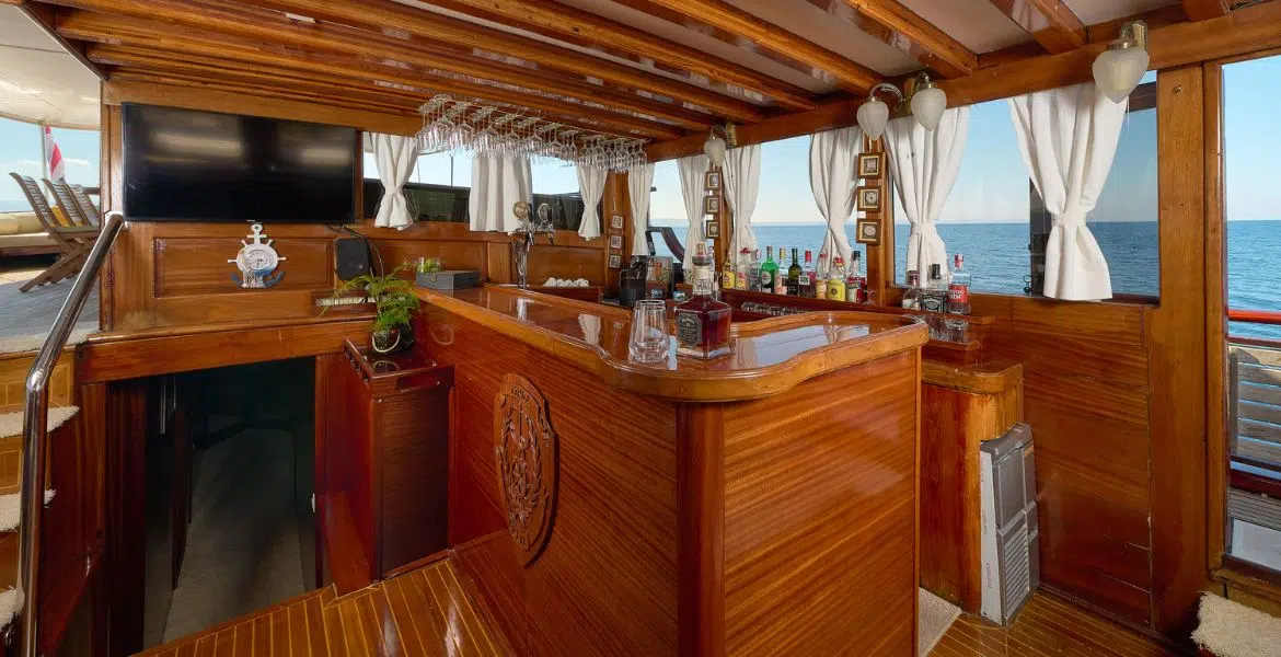 Gulet Linda Bar